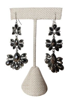 5/$25 😻 Black Faceted Crystal Floral Drop Earrings
